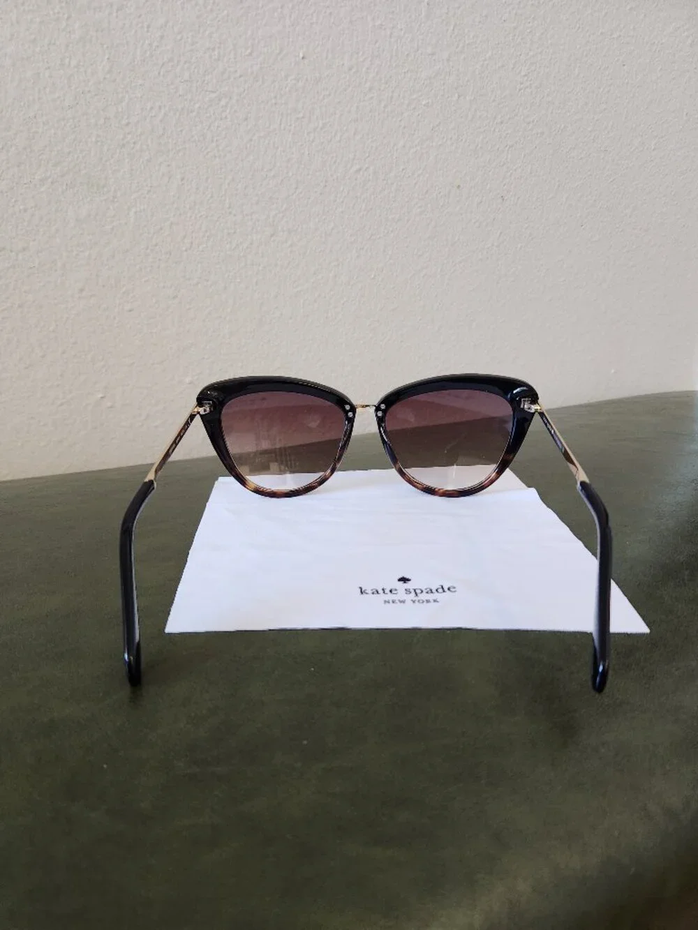 Kate Spade Cissy Sunglasses & Case